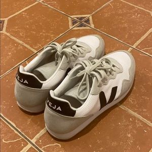 VEJA SDU REC ALVEOMESH WHITE BLACK NATURAL SHOES